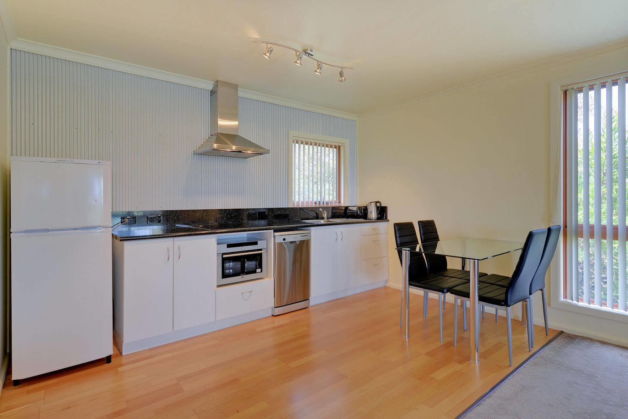 Aloft Boutique Accommodation Strahan Bagian luar foto